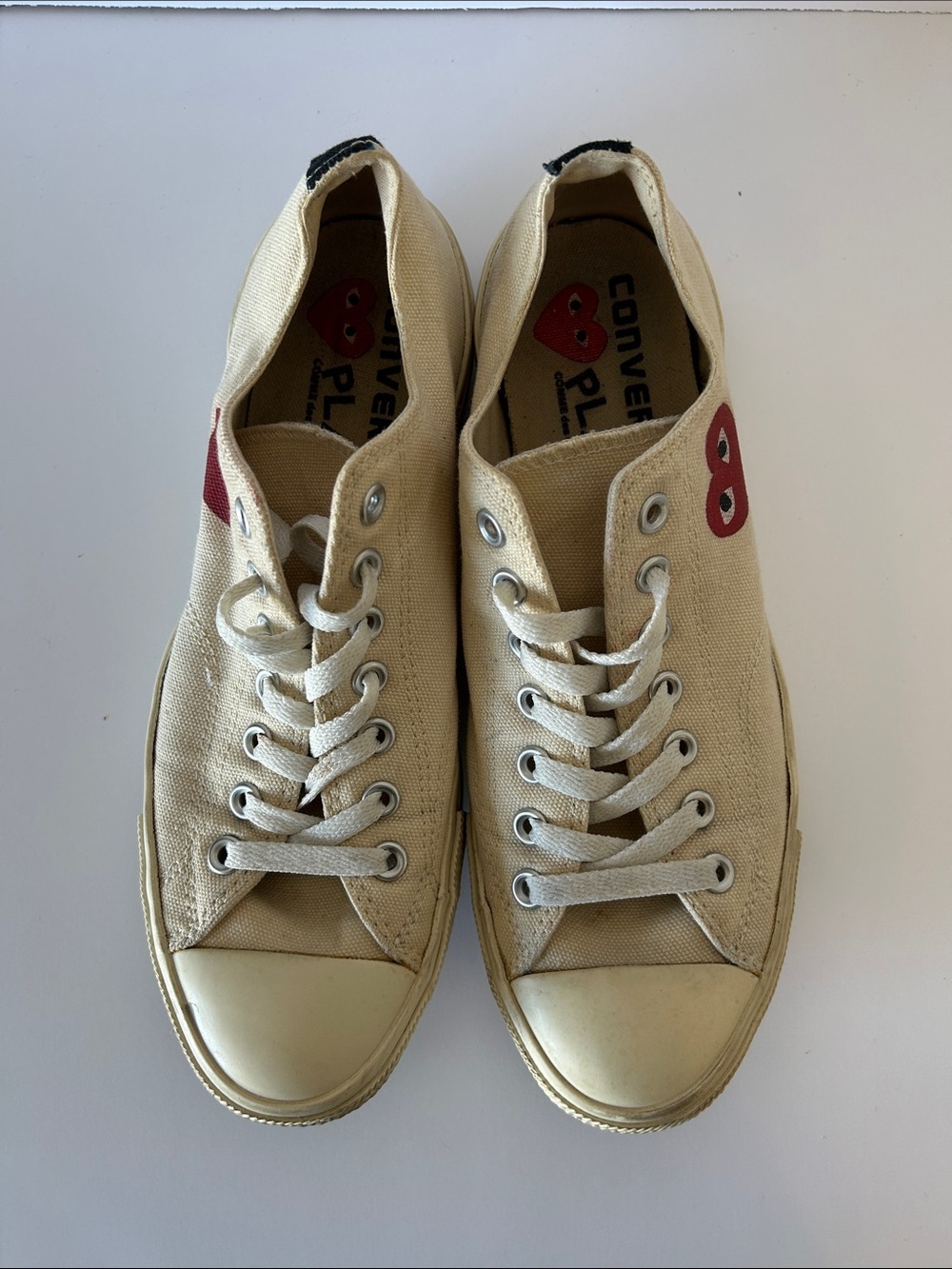 PLAY Comme des Garçons Converse Cream Canvas Sneakers with Red Heart Detail - Picture 2 of 7